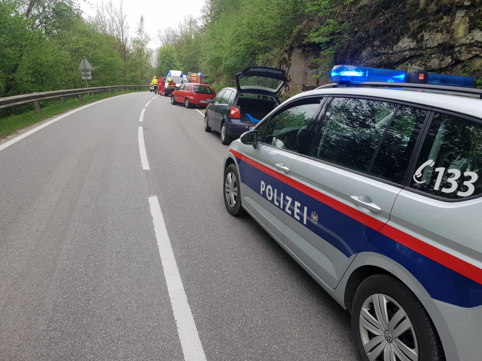 23.04.2019 - EINSATZ Update: Lkw verursachte Auffahrunfall - 3 Verletzte