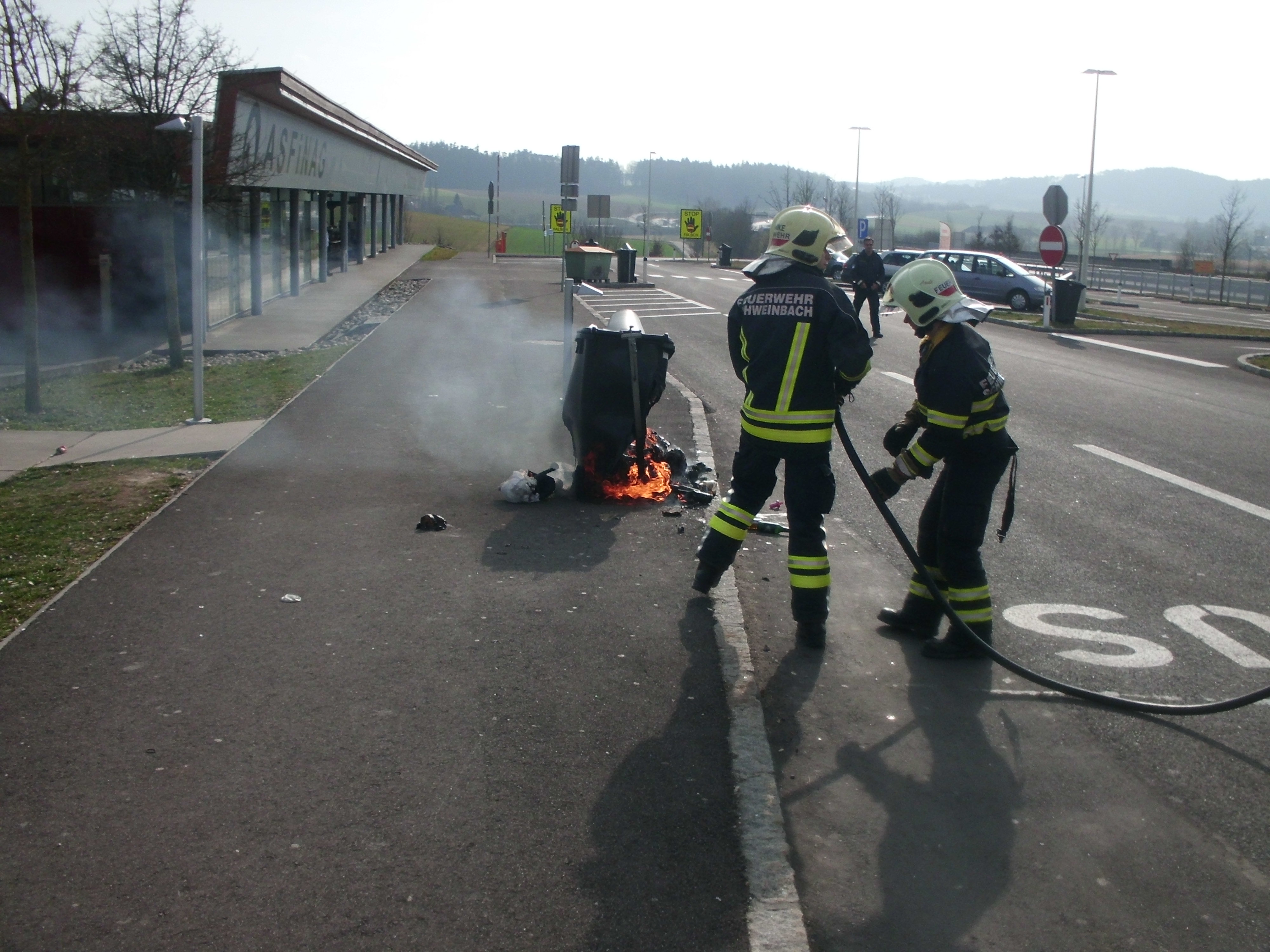 17.3.2014 - EINSATZ: Brand einer Mülltonne am Rastplatz Denk