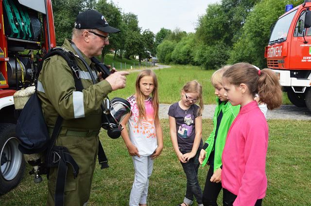 25.06.2014 - Besuch der 2c bei der Feuerwehr