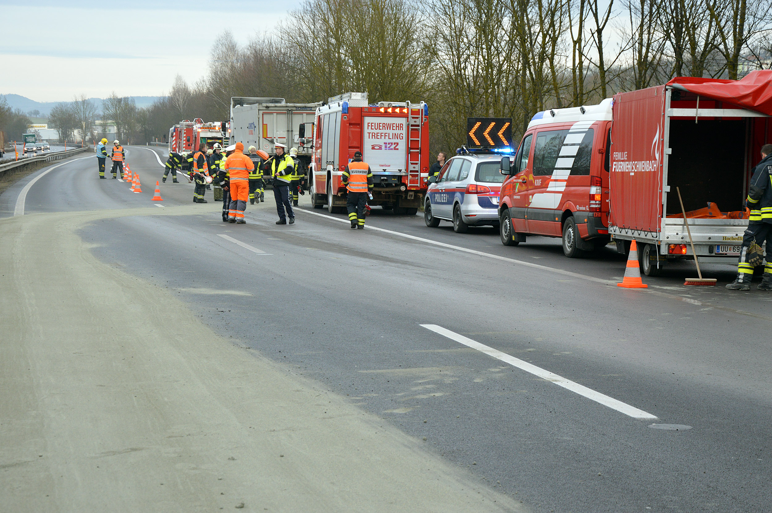 2.3.2016 - EINSATZ: LKW Unfall auf der Mühlkreisautobahn A7 