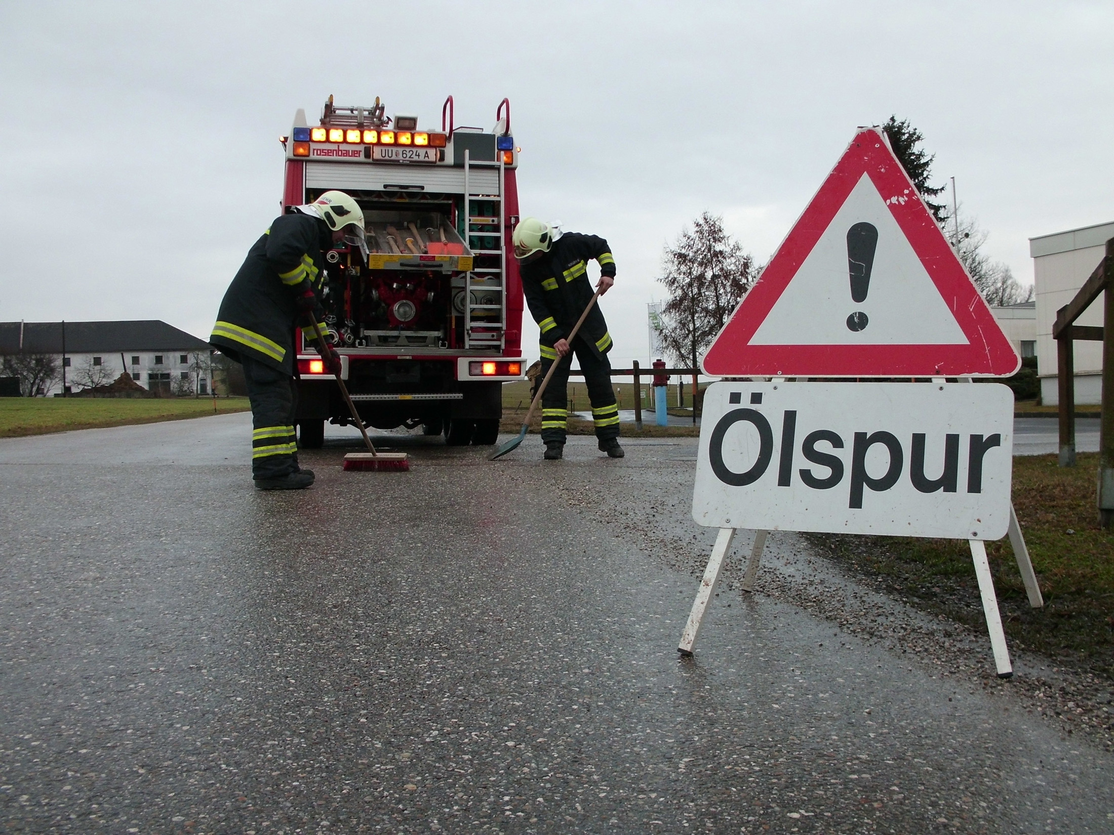 Einsatz Feuerwehr Schweinbach - Ölspur