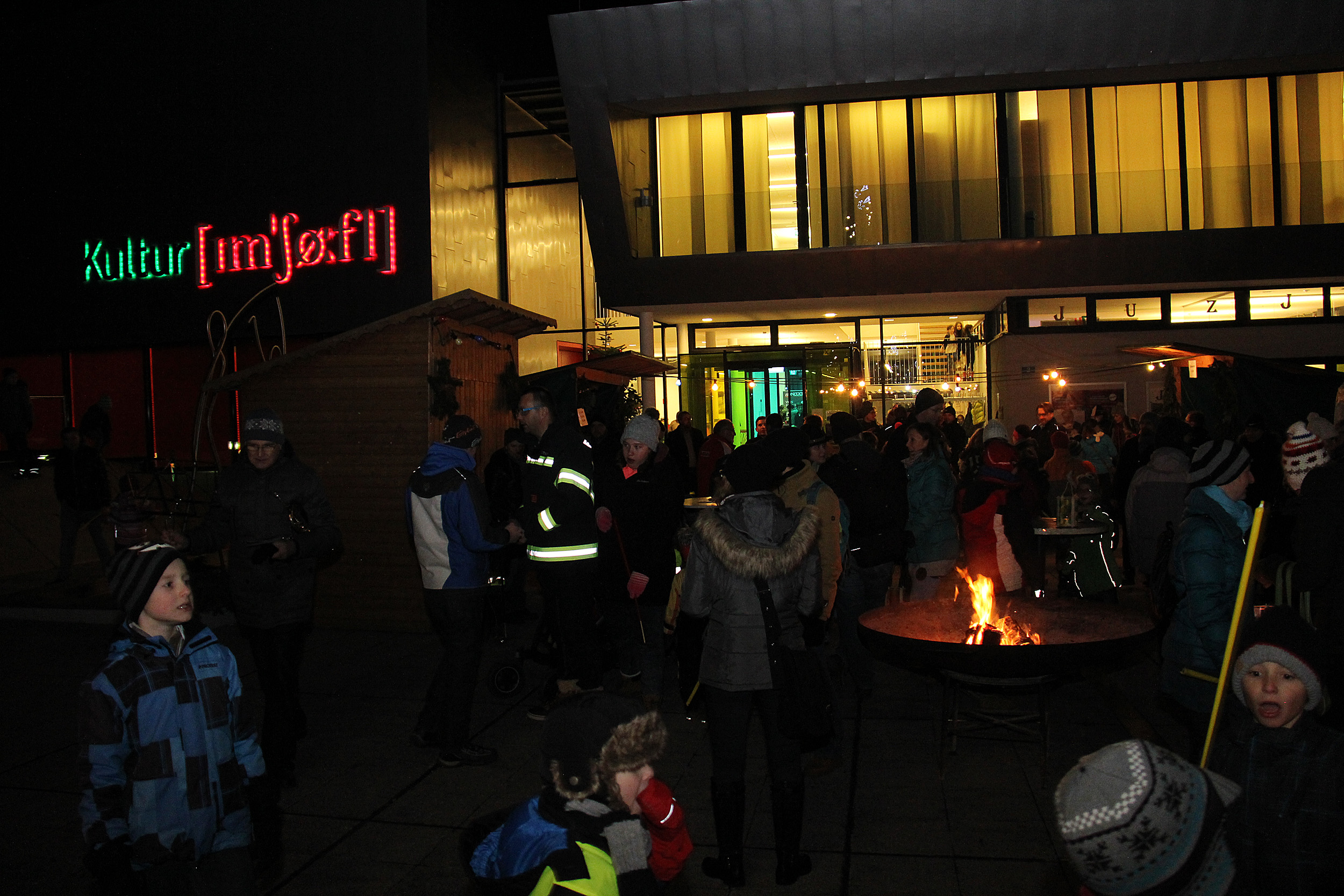 Fackelwanderung brachte Weihnachtsstimmung 