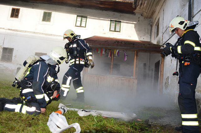 Frühjahrsübung: Brand landwirtschaftliches Objekt