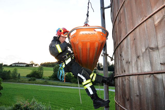 17.06.2015 - Einsatzübung: Personenrettung vom Salzsilo auf der A7