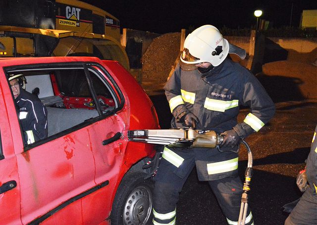 05.10.2016 - Übung: Personenrettung aus PKW und LKW